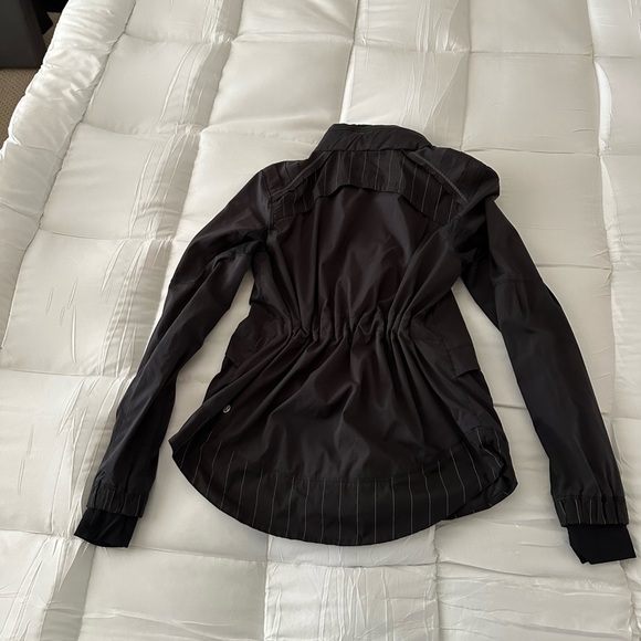 Lululemon Spring Forward Jacket
Black / Sea Stripe Reflective Black / Black - Picture 9 of 10